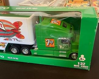 Newray 1:32 Volvo VN-780 7UP Diecast Truck Trailer Model w/ original box 24 inches long x 4 inches wide