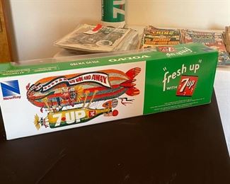 Newray 1:32 Volvo VN-780 7UP Diecast Truck Trailer Model w/ original box 24 inches long x 4 inches wide