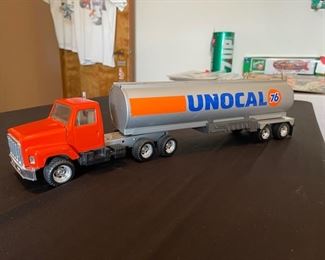 Vintage Ertl Unocal 76 Tractor trailer 19.5 inches long 3.5 inches wide