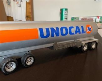 Vintage Ertl Unocal 76 Tractor trailer 19.5 inches long 3.5 inches wide
