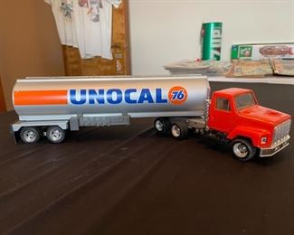Vintage Ertl Unocal 76 Tractor trailer 19.5 inches long 3.5 inches wide