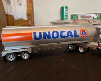 Vintage Ertl Unocal 76 Tractor trailer 19.5 inches long 3.5 inches wide