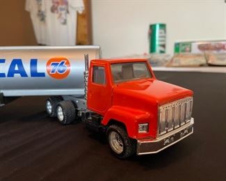 Vintage Ertl Unocal 76 Tractor trailer 19.5 inches long 3.5 inches wide