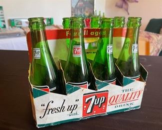 1960’s 7 Up - 8 Pack Carrier w/Bottles ACL Vtg Collectible Decor 7UP 9.5 x 8.5 x 4.5
