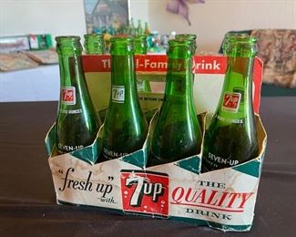 1960’s 7 Up - 8 Pack Carrier w/Bottles ACL Vtg Collectible Decor 7UP 9.5 x 8.5 x 4.5