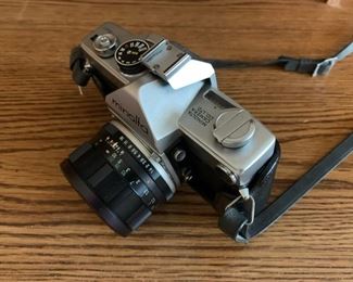 Minolta SR-7 Model V 35 mm Camera, Manual, and Case 4X6X4 HxWxD