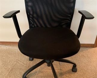 Office Max Desk Chair with Mesh Backing 33x25x18 HxWxD