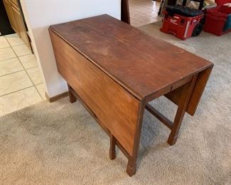 Walter of Wabash Drop Leaf Extension Dining Table 30x79x42 HxWxD