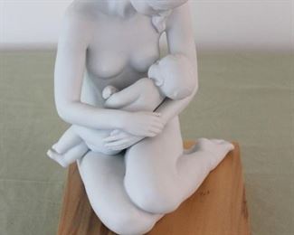 Wonderful Lladro "A Nurturing Bond" Figurine