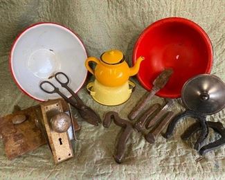Cracker Barrel Restaurant Style Decorations
Outfit your space with antique and vintage metal. Red and white metal enamel bowls, yellow and white speckle pot, bright yellow metal tea pot, rusty horseshoes, spikes, tools and doorknobs.