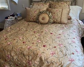 $200
QUEEN SIZE BED WITH METAL HEADBOARD 
84”L  x 60”W x 51”H
$700
QUEEN CUSTOM MADE BEDDING 
