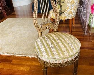 $200
ROUND UPHOLSTERED HARP CHAIR
18.5”W x 22”D x 37.5”H