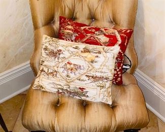 $100
BEIGE TUFTED CHAIR
SOLD AS IS
(Stain)
23.5”W x 30.5”D x 31”H