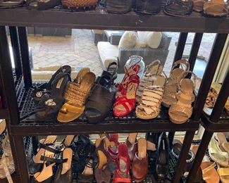 WOMEN'S DESIGNER SHOES SIZE 9.5 (40-41)