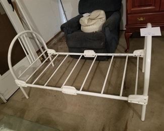 Toddler bed frame