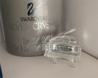 #104	swarovski baby grand Piano 7477	 $25.00 
