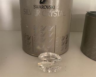 #121	Swarovski 76324 shell	 $20.00 
