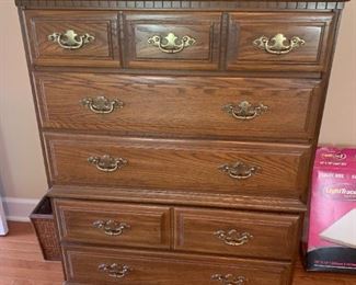 #14	broyhill chest of 5 drawers 36x18x47	 $125.00 

