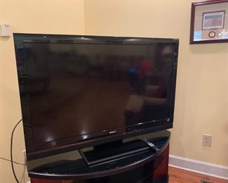 #31	2 shelf tv stand with glass shelf 51x26x20	 $60.00 
#32	Sony 51 inch  tv  bravea model kdl52s5100 	 $200.00 
