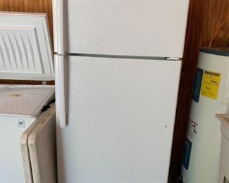 #54	GE 16 cu frig gte16Dthcrww white 	 $175.00 
