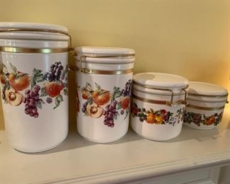 #91	4 vintage canisters 	 $25.00 
