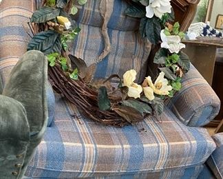 Plaid Sofa, Love Seat & Oversized Side Chair, Large Magnolia/Grapevine Wreath