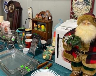 Father Christmas, Anchor Hocking Bakeware, Salt & Pepper Collection, Mini Sifters, Bread Maker, Grater, Sugar & Creamer
