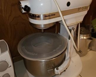 Kitchen-Aid Mixer