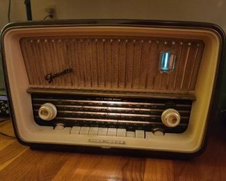 Vintage Gavotte Telefunken Radio (WORKS!)