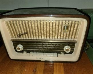 Vintage Gavotte Telefunken Radio (WORKS!)