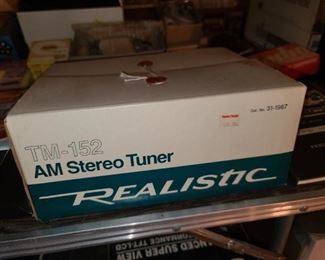 TM-152 AM Stereo Tuner Realistic