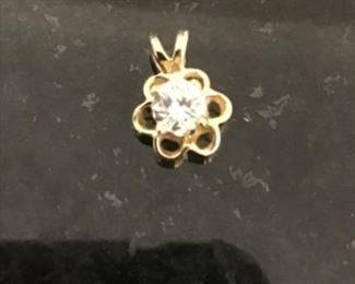 14 k pendant .40 ct j color diamond
