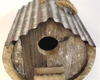 2139 - Wood & metal birdhouse 9 x 7
