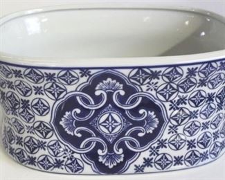 2149 - Blue & whie porcelain tub 5 1/2 x 12 x 10 1/2
