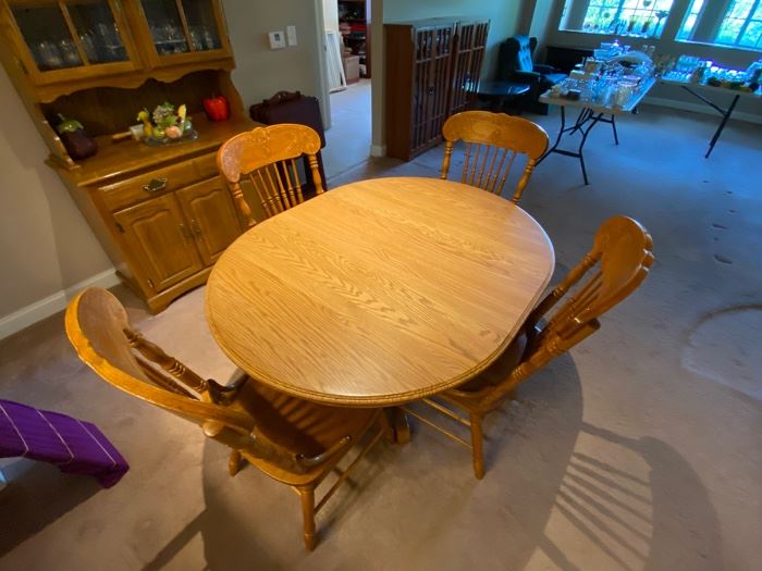 OAK DINING TABLE FOUR CHAIRS AND A LEAF