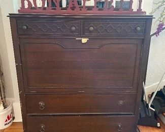 Dresser/writing table 