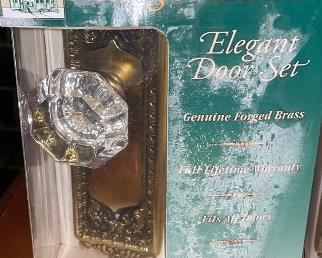 Large assortment of Knobs