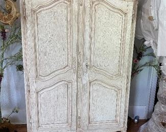 Gorgeous cabinet. Tv, hanging, baby multi use.