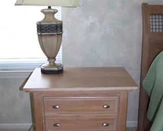 2ND VAUGHAN BASSETT NIGHTSTAND, 2ND LAMP