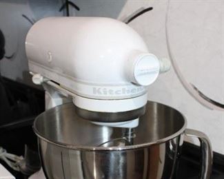 KITCHEN AID STAND MIXER