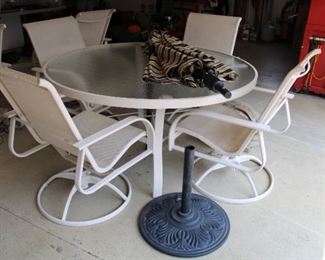 PATIO SET W/UMBRELLA