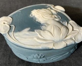 Porcelain Lidded Trinket Box
