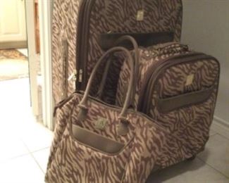 3 piece luggage set for your next trip!