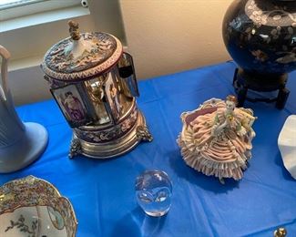 Lipstick music box, needs repair - spring has no action. 