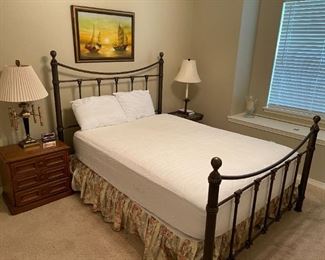 One of three "CLEAN" beds in this sale. 