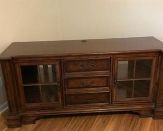 Beautiful  TV cabinet in excellent condition.  
