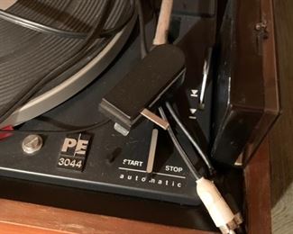 Impro PE 3044 turntable