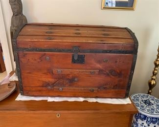 Restored Antique Humpback steamer trunk in excellent condition! Measures approximately 29.5" wide, 16" deep, 19" tall