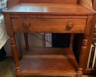Antique restored Shaker table (likely used as a dry sink in a bedroom), handmade 1800s in excellent condition. Measures 23" wide, 17" deep and 32" tall