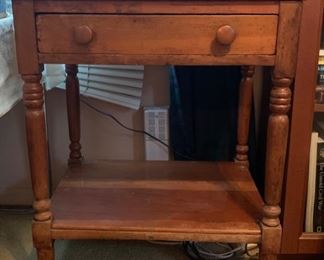 Antique restored Shaker table (likely used as a dry sink in a bedroom), handmade 1800s in excellent condition. Measures 23" wide, 17" deep and 32" tall